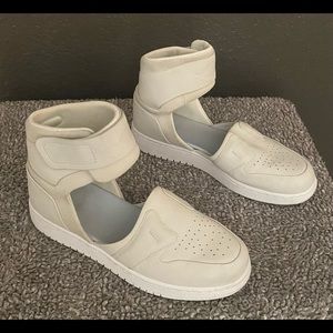 Nike Women’s AJ1 Lover XX Basketball Shoes